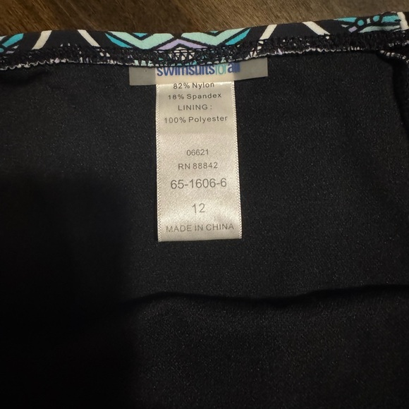 Geometric Patterned Bikini - Picture 3 of 13